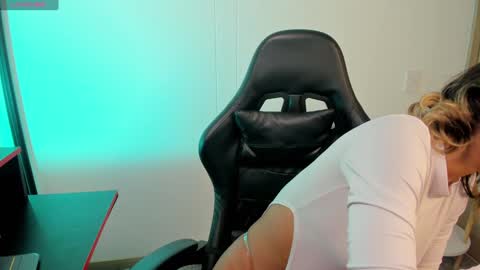 Snapshot of sussyprice chatting on 12-26-24, 06:22 Sussy online show from 12-26-24, 06:22