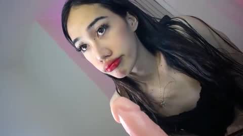 Snapshot of sususlutxx chatting on 12-17-24, 08:45 susie online show from 12-17-24, 08:45