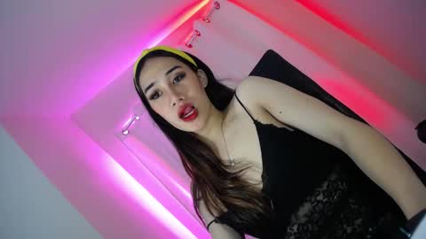 Snapshot of sususlutxx chatting on 12-18-24, 09:04 susie online show from 12-18-24, 09:04