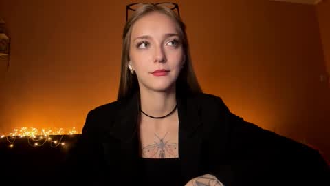 Snapshot of susyschuerholz chatting on 10-09-25, 03:32 Jessica online show from 10-09-25, 03:32