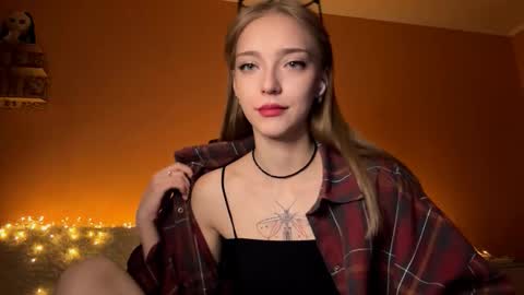 Snapshot of susyschuerholz chatting on 10-12-25, 04:17 Jessica online show from 10-12-25, 04:17