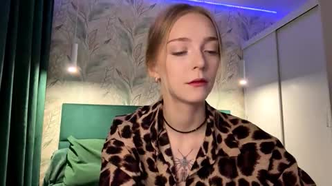 Snapshot of susyschuerholz chatting on 10-20-25, 04:07 Jessica online show from 10-20-25, 04:07