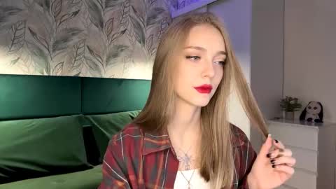 Snapshot of susyschuerholz chatting on 10-24-25, 04:14 Jessica online show from 10-24-25, 04:14