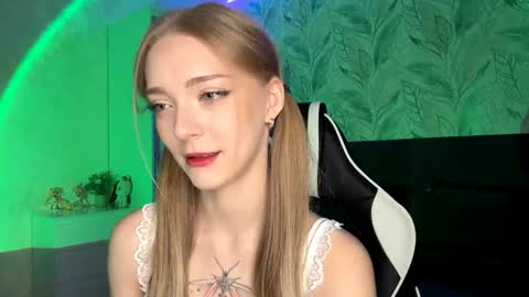 Snapshot of susyschuerholz chatting on 11-06-25, 05:25 Jessica online show from 11-06-25, 05:25