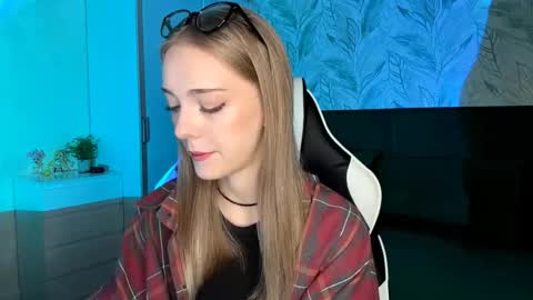 Snapshot of susyschuerholz chatting on 11-10-25, 05:34 Jessica online show from 11-10-25, 05:34