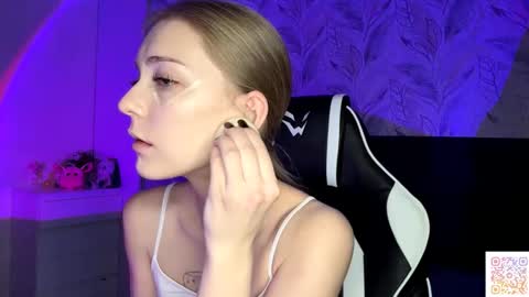 Snapshot of susyschuerholz chatting on 11-16-25, 05:07 Jessica online show from 11-16-25, 05:07