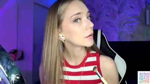 Snapshot of susyschuerholz chatting on 11-19-25, 05:13 Jessica online show from 11-19-25, 05:13