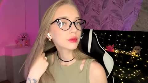 Snapshot of susyschuerholz chatting on 12-03-25, 07:23 Jessica online show from 12-03-25, 07:23