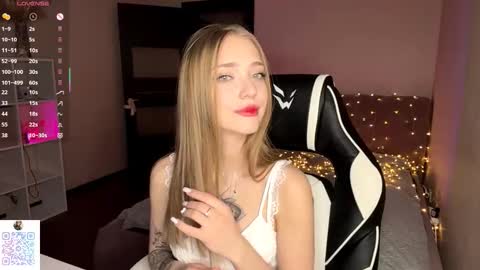 Snapshot of susyschuerholz chatting on 12-19-25, 06:37 Jessica online show from 12-19-25, 06:37