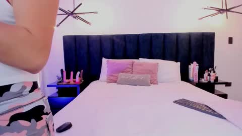 Snapshot of susyy7 chatting on 10-19-25, 03:40 susyy online show from 10-19-25, 03:40