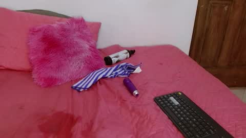 suzan_30 online show from 10-24-25, 08:27