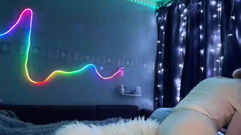 Snapshot of suzannabarmes chatting on 03-12-26, 03:51 Stacy online show from 03-12-26, 03:51