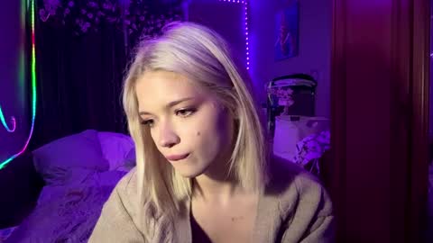 Snapshot of suzannabarmes chatting on 05-08-26, 10:04 Stacy online show from 05-08-26, 10:04