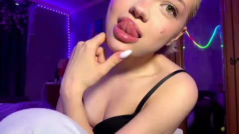 Snapshot of suzannabarmes chatting on 05-16-26, 12:07 Stacy online show from 05-16-26, 12:07