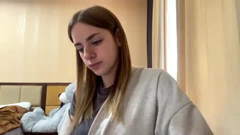 Emila online show from 06-14-26, 11:45