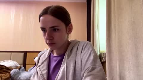 Emila online show from 06-15-26, 07:32