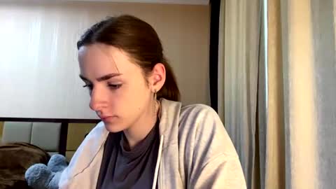 Emila online show from 06-28-26, 07:47