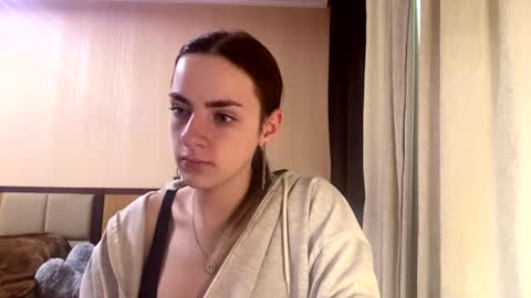 Emila online show from 06-29-26, 07:25