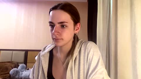 Emila online show from 06-29-26, 10:15