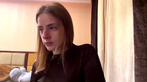 Emila online show from 07-17-26, 07:15