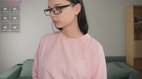 Snapshot of suzannetoye chatting on 12-13-25, 07:53 Sena online show from 12-13-25, 07:53