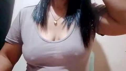 Snapshot of suzzie_hot chatting on 12-22-25, 12:24 suzzie_hot online show from 12-22-25, 12:24