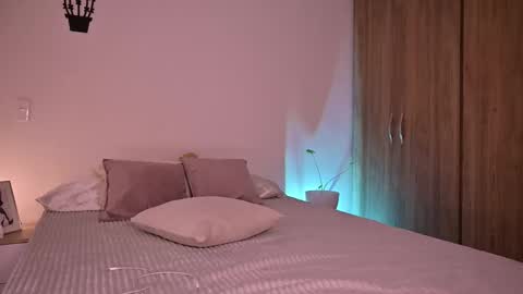 Sofis schedule 10pm until 4am GMT-5 online show from 09-18-25, 02:13