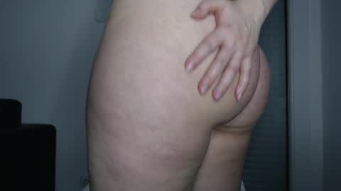 Snapshot of sweat_mia chatting on 02-19-25, 11:36 sweat_mia online show from 02-19-25, 11:36