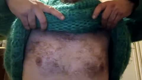 Snapshot of sweaterboy666 chatting on 12-04-24, 06:33 sweaterboy666 online show from 12-04-24, 06:33