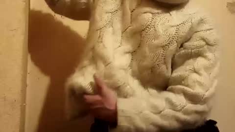 Snapshot of sweaterboy666 chatting on 12-19-24, 06:23 sweaterboy666 online show from 12-19-24, 06:23