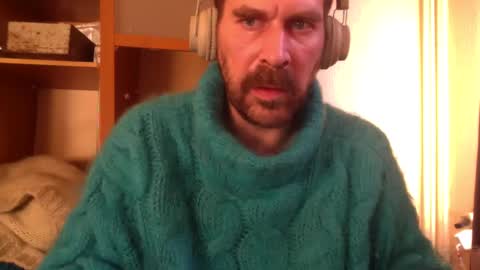 Snapshot of sweaterboy666 chatting on 01-27-25, 10:06 sweaterboy666 online show from 01-27-25, 10:06