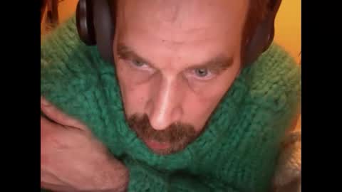Snapshot of sweaterboy666 chatting on 01-31-25, 05:30 sweaterboy666 online show from 01-31-25, 05:30