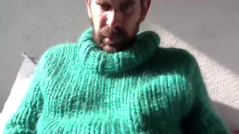 Snapshot of sweaterboy666 chatting on 02-12-25, 11:07 sweaterboy666 online show from 02-12-25, 11:07