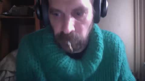 Snapshot of sweaterboy666 chatting on 02-14-25, 11:31 sweaterboy666 online show from 02-14-25, 11:31