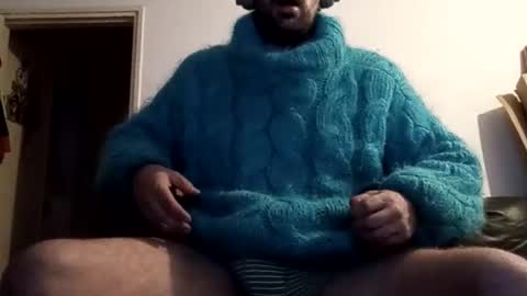 Snapshot of sweaterboy666 chatting on 10-22-25, 06:13 sweaterboy666 online show from 10-22-25, 06:13