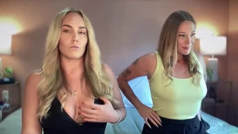 Snapshot of swedish_candii chatting on 11-21-25, 09:57 Swedish Candii online show from 11-21-25, 09:57