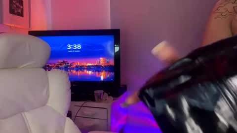 Snapshot of sweeetbabyy22 chatting on 07-27-26, 08:38 Valeria online show from 07-27-26, 08:38