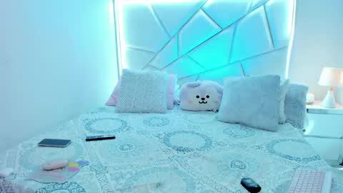 Nikki model independent online show from 05-19-26, 11:55