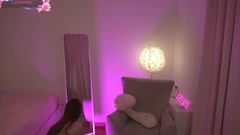 Snapshot of sweeetiiefox chatting on 02-25-26, 07:23 sweeetiiefox online show from 02-25-26, 07:23