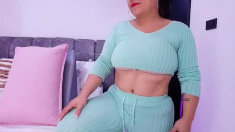 Snapshot of sweegirl_ chatting on 01-15-26, 12:10 Debora online show from 01-15-26, 12:10