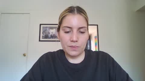 Snapshot of sweet__alana chatting on 09-23-25, 06:44 Sweet alana online show from 09-23-25, 06:44
