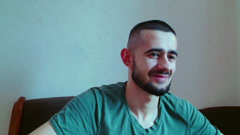 Snapshot of sweet__daddy8 chatting on 01-01-25, 08:02 BredEmiliya online show from 01-01-25, 08:02