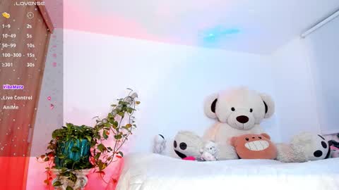 Snapshot of sweet__little_doll chatting on 10-11-25, 10:25 LISSA online show from 10-11-25, 10:25