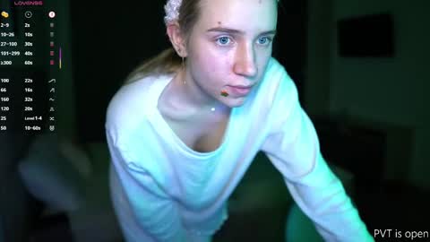 Snapshot of sweet__michelle chatting on 10-31-25, 10:33 Michelle online show from 10-31-25, 10:33