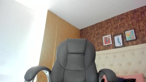 Vanessa online show from 03-11-26, 07:53