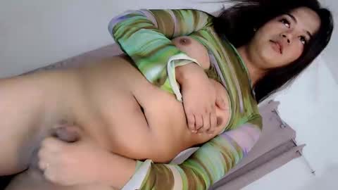 Snapshot of sweet_ahrii chatting on 04-11-26, 06:07 CLEO online show from 04-11-26, 06:07