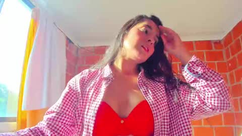 Snapshot of sweet_and_hot_alaia chatting on 10-12-25, 09:25 sweet and hot alaia online show from 10-12-25, 09:25