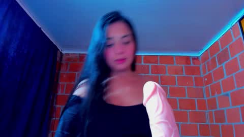Snapshot of sweet_and_hot_alaia chatting on 11-25-25, 04:45 sweet and hot alaia online show from 11-25-25, 04:45