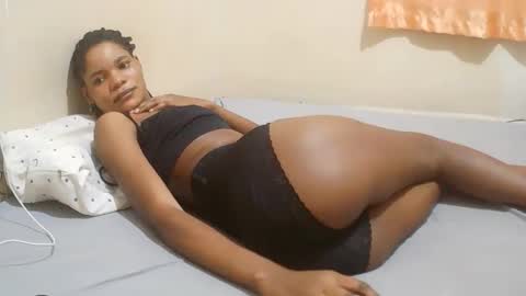 sweet_babe556 online show from 04-19-26, 06:10