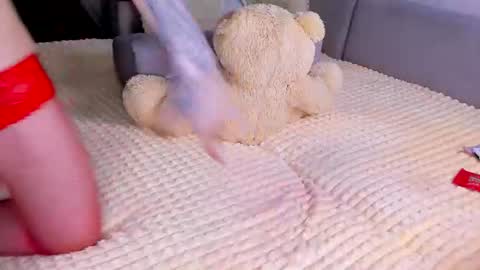 Snapshot of sweet_barbe chatting on 06-12-26, 04:17 Alice online show from 06-12-26, 04:17